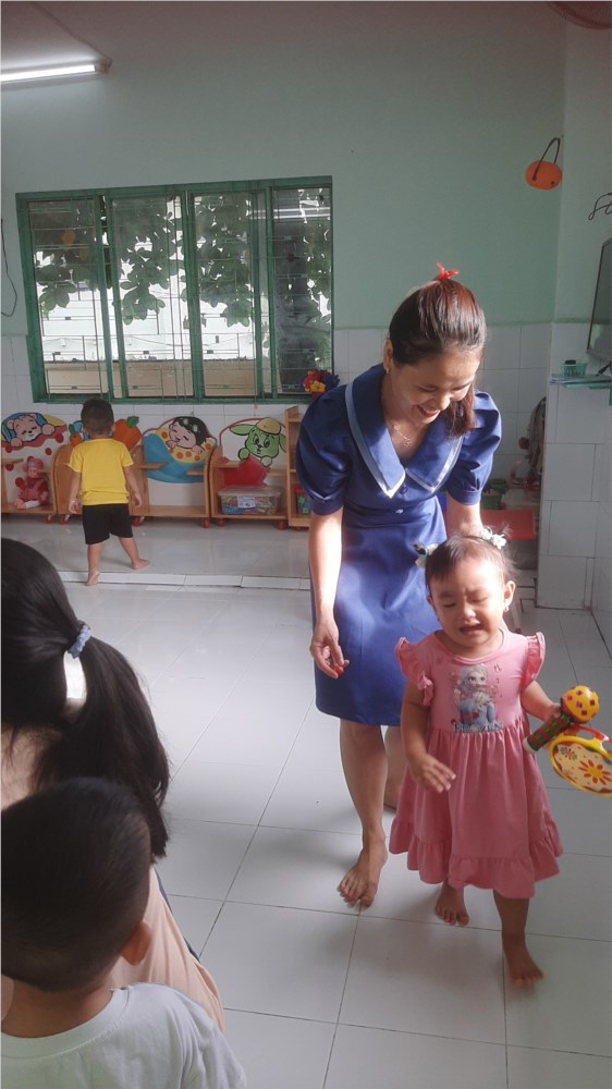 9. KHAI GIẢNG-Ngày đầu tiên đi học Nhà trẻ.jpg